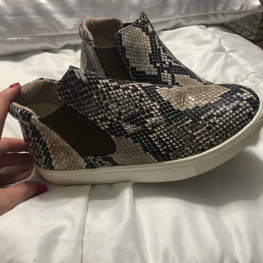 Snakeskin 🔥 high tops!